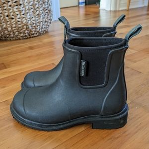 Merry People Bobbi Rainboots, Black (Women's Size 6-6.5)